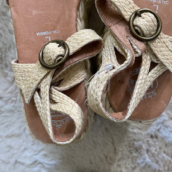 Jeffrey Campbell Cream Platform Sandals - Picture 14 of 14